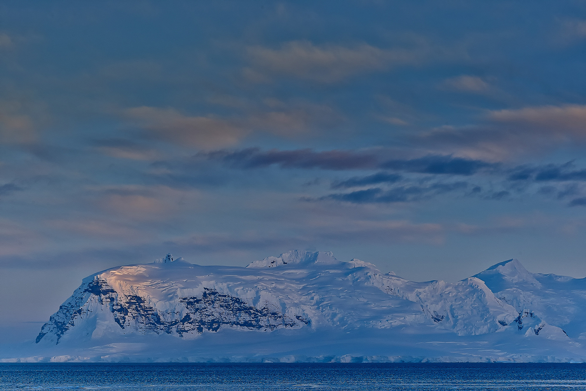 morning mood at Ronge Island, Mount Britannia
